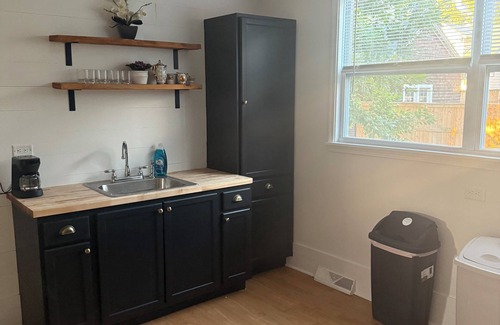 Buffalo House | Cozy 3BR Lower Unit home in South Buffalo Near Downtown