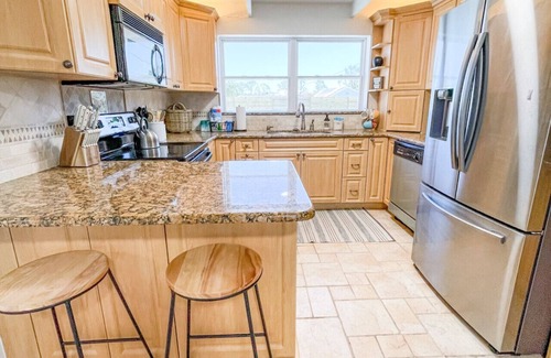 Grove City House | Cozy 3BR Pool Home Minutes from Beaches!