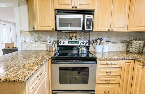 Grove City House | Cozy 3BR Pool Home Minutes from Beaches!