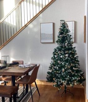 Bailey House | Cozy 3br Retreat W Hot Tub & Grill