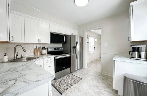 Evansville House | Cozy 3BR Spacious home w/Patio -Sleeps8