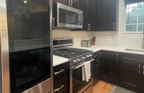 Potomac Falls House | Cozy 3level TH- private, SelfCheckin, near DC & airport. Fast WiFi, quiet & safe