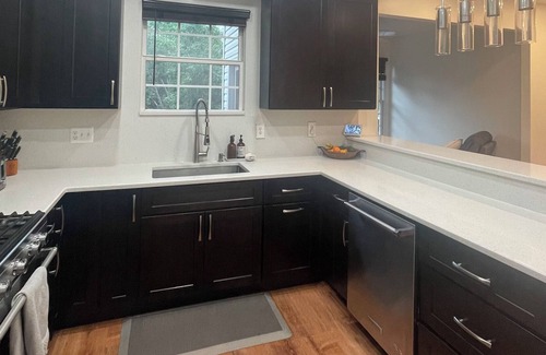 Potomac Falls House | Cozy 3level TH- private, SelfCheckin, near DC & airport. Fast WiFi, quiet & safe