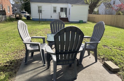 Highland Springs House | Cozy 4 bed 2 bath house located less than 4 minutes from the Richmond Airport.