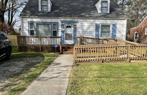 Highland Springs House | Cozy 4 bed 2 bath house located less than 4 minutes from the Richmond Airport.