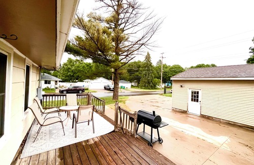 St. Louis Park House | Cozy 4-bedroom, bathrooms, Free Parking
