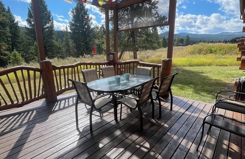 Big Sky Cabin | Cozy 4-bedroom cabin in awesome Big Sky with Hot Tub!