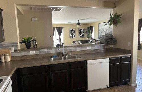 Tuscano House | Cozy 4 bedroom home!