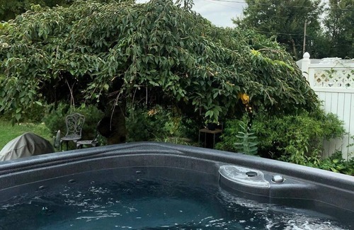 Plymouth House | Cozy 4 bedroom home with hot tub