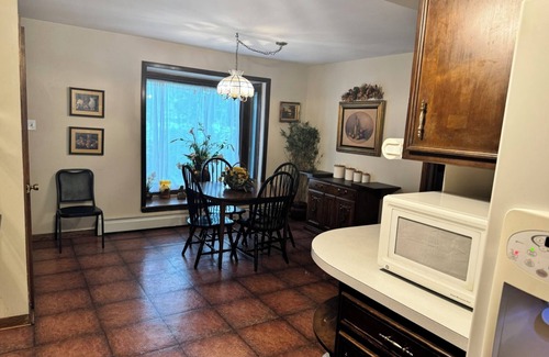 Matteson House | Cozy 4-bedroom house in wonderful Matteson with AC, WiFi