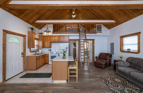 Cloverdale Cottage | Cozy 4-Lakes Cloverdale Cottage.