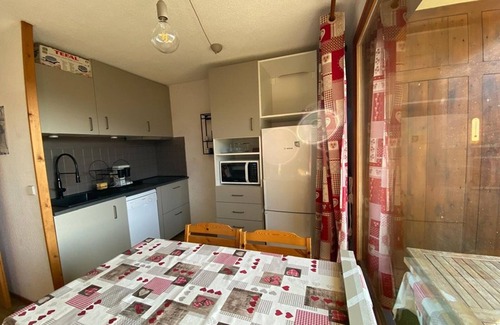 Crest-Voland Apartment | Cozy 4-Person Apartment, 200m from Slopes and Shops, South-West Balcony