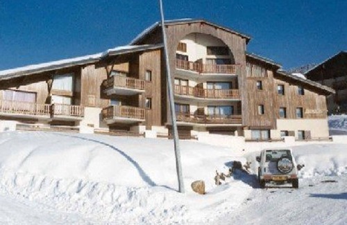 Crest-Voland Apartment | Cozy 4-Person Apartment, 200m from Slopes and Shops, South-West Balcony