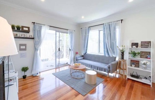 Clayton South Apartment | Cozy 4B3B home w parking WIFI @Clayton
