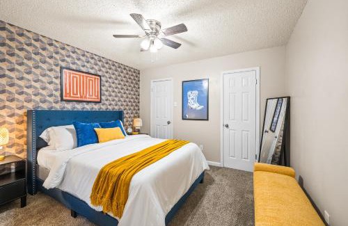North by Northwest House | Cozy 4BD - Fire Pit & BBQ - 10 Min from Downtown