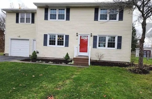 Rochester Apartment | Cozy 5 bedroom Guest Home