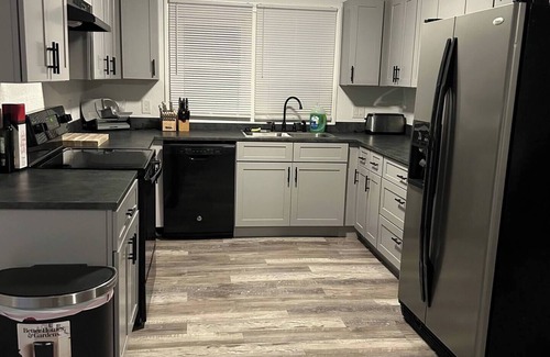 Sumner House | Cozy 6-Person Cottage Near I-75