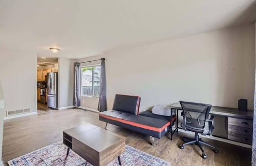 Longmont House | Cozy 6BR! Great for Large groups