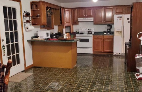 Irvine House | Cozy A Frame house firepit, sauna, gym, fishing pond Station Camp Getaway Nurys