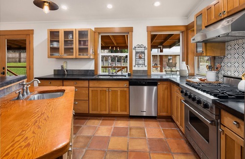 Riverbend House | Cozy Adult Retreat Cabin