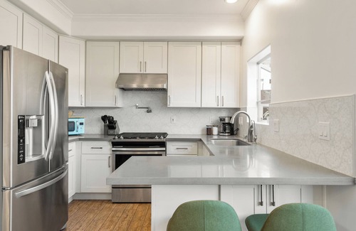 San Gabriel House | Cozy Aesthetic Space For Groups Near DTL
