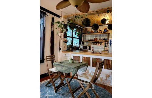 East Ybor House | Cozy AF Jungle-House Hideaway