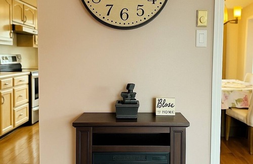 Terra Nova House | Cozy Airport Heights stay, 3 minutes to Airport