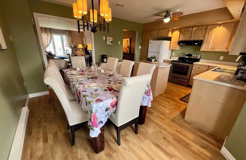 Terra Nova House | Cozy Airport Heights stay, 3 minutes to Airport