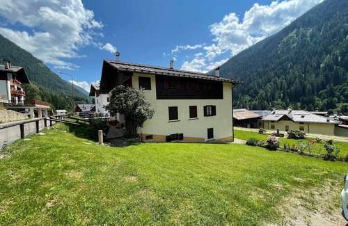 Cogolo Apartment | Cozy alpine chalet in the heart of the Dolomites.