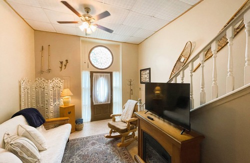 McGregor Hotel | Cozy Alpine Retreat in Historic Downtown