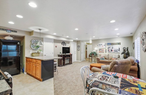 American Fork Apartment | Cozy American Fork Retreat w/Electric Fireplace