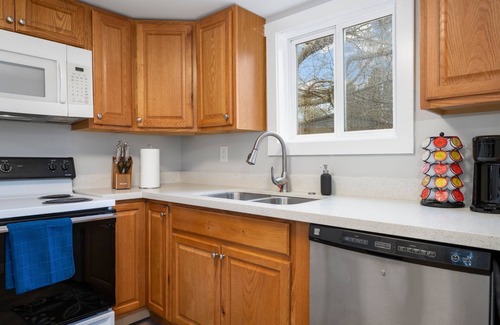 South Tacoma House | Cozy and 3 mins to Tacoma dome.
