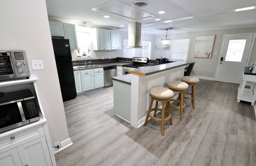 Long Beach House | Cozy and beautiful 2 bedroom, 2 bath beach cottage 0.2 miles from the beach!