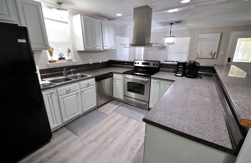 Long Beach House | Cozy and beautiful 2 bedroom, 2 bath beach cottage 0.2 miles from the beach!
