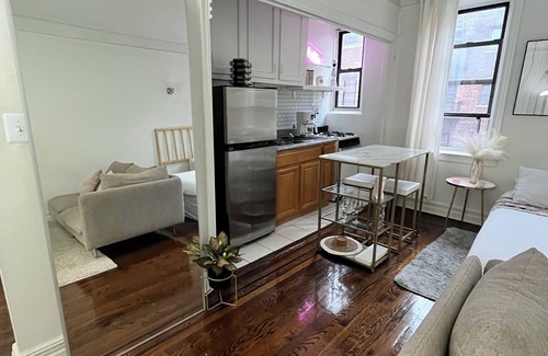 Queens Apartment | Cozy and bright studio– 15 Min to Manhattan