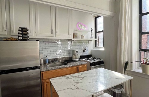 Queens Apartment | Cozy and bright studio– 15 Min to Manhattan