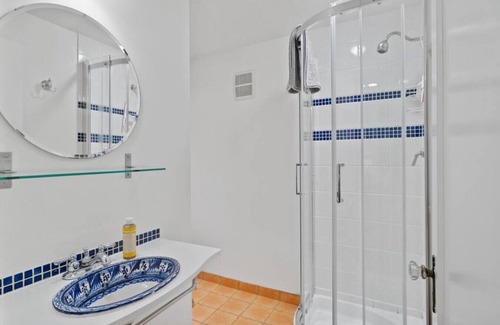 Grandview-Woodland Apartment | Cozy and Calm: Modern Studio with Private Entrance