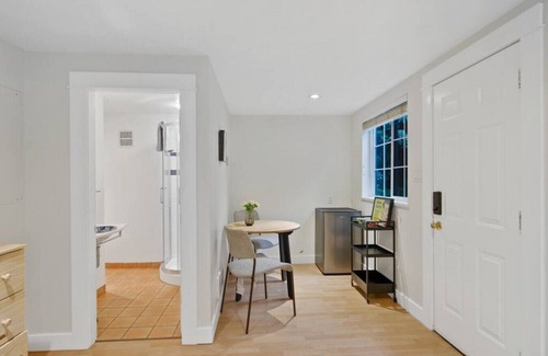 Grandview-Woodland Apartment | Cozy and Calm: Modern Studio with Private Entrance