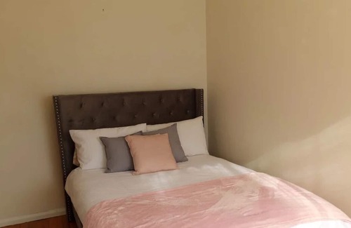 Keysborough House | Cozy and cheerful 4 bedroom house close to shopping and park