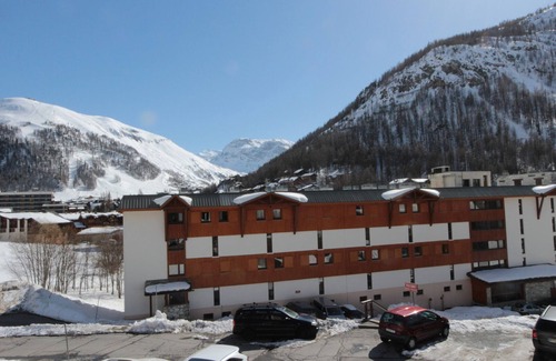 Le Cret Apartment | Cozy and Comfortable Apartment with South Balcony in Val-d'Isère