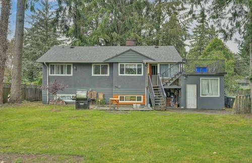Surrey House | Cozy and convenient property perfect for family
