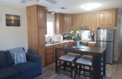 Pensacola House | COZY AND COUNTRY CLOSE TO BLUE ANGELS, BEACHES, SHOPS, AND DOWNTOWN PENSACOLA.