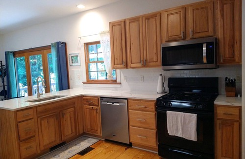 Pisgah Forest Cottage | Cozy and fun mountain-view cottage 10 mins from shopping and hiking