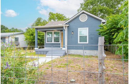 Eastside Promise Neighborhood House | Cozy and Gorgeous 2BR1BA Near Amazing Downtown