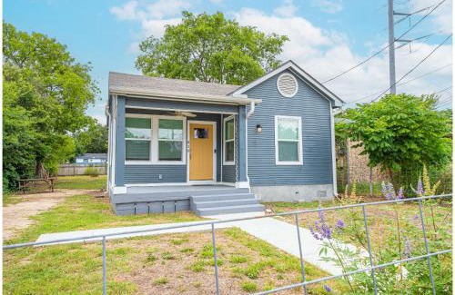 Eastside Promise Neighborhood House | Cozy and Gorgeous 2BR1BA Near Amazing Downtown