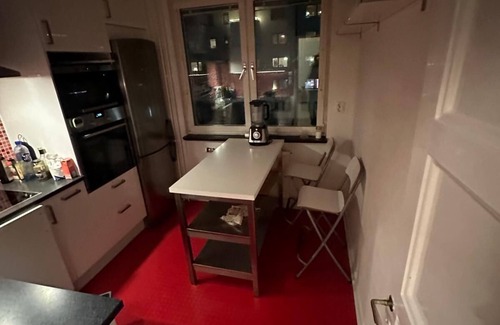 Centrum Apartment | Cozy and modern central apartment with 2 balconies, full kitchen och bathroom.