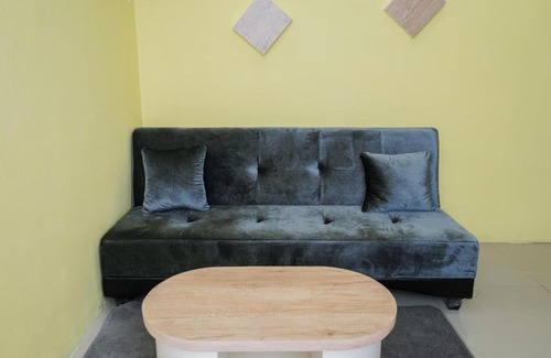 Chinatown Apartment | Cozy and Modern 1BR Green Central City Apartment By Travelio