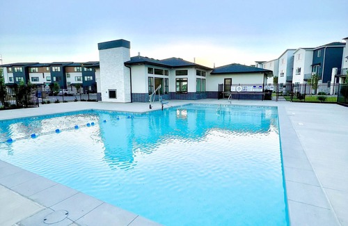 American Fork House | ✨Cozy and Modern 4BD Townhome 📺 w/86 inch Television ✨