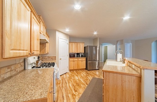 Star House | Cozy and peaceful home. Sleeps 12 , RV side parking , Office space , Sun Room