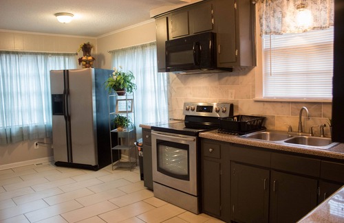 Whitehaven House | Cozy and Peaceful Home minutes from Memphis Airport & Graceland